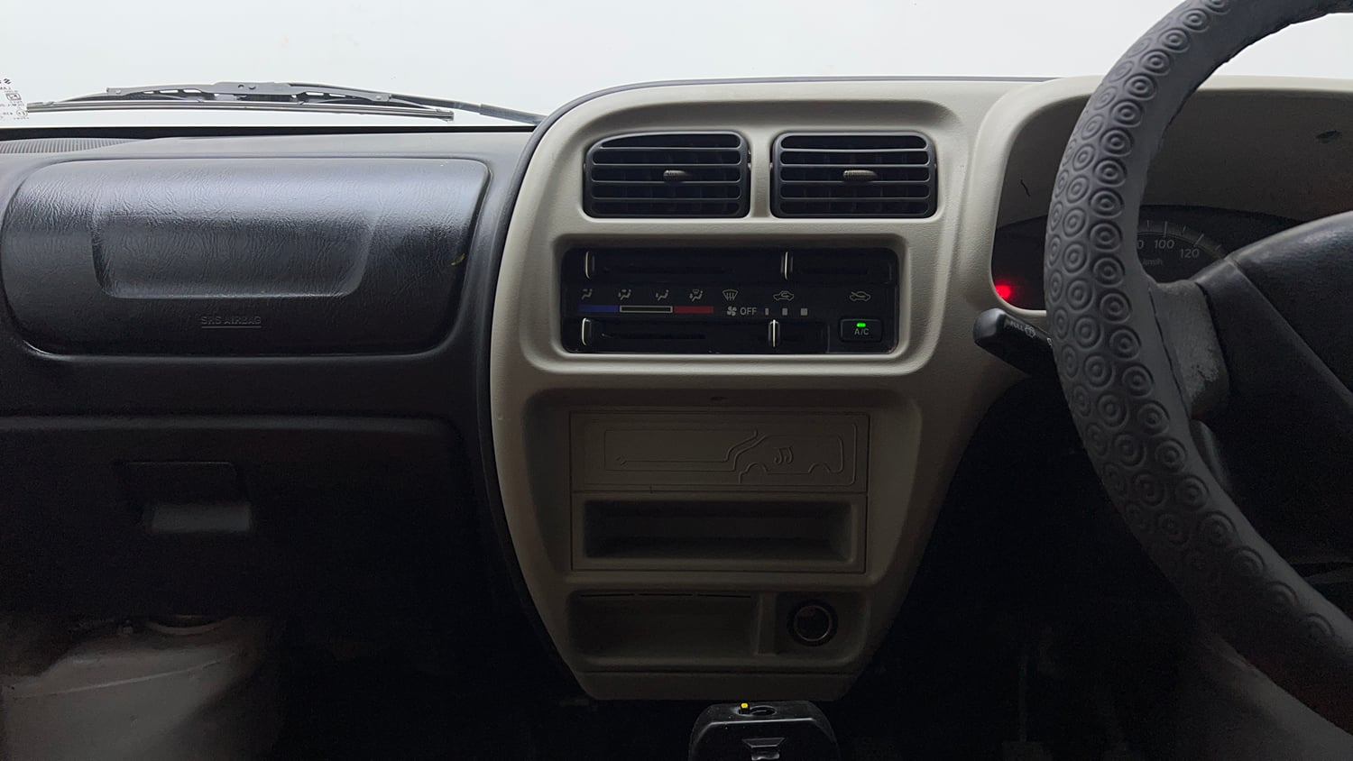 Used 2022 Maruti Suzuki Eeco 5 STR AC (O) Petrol Manual interior MUSIC SYSTEM & AC CONTROL VIEW