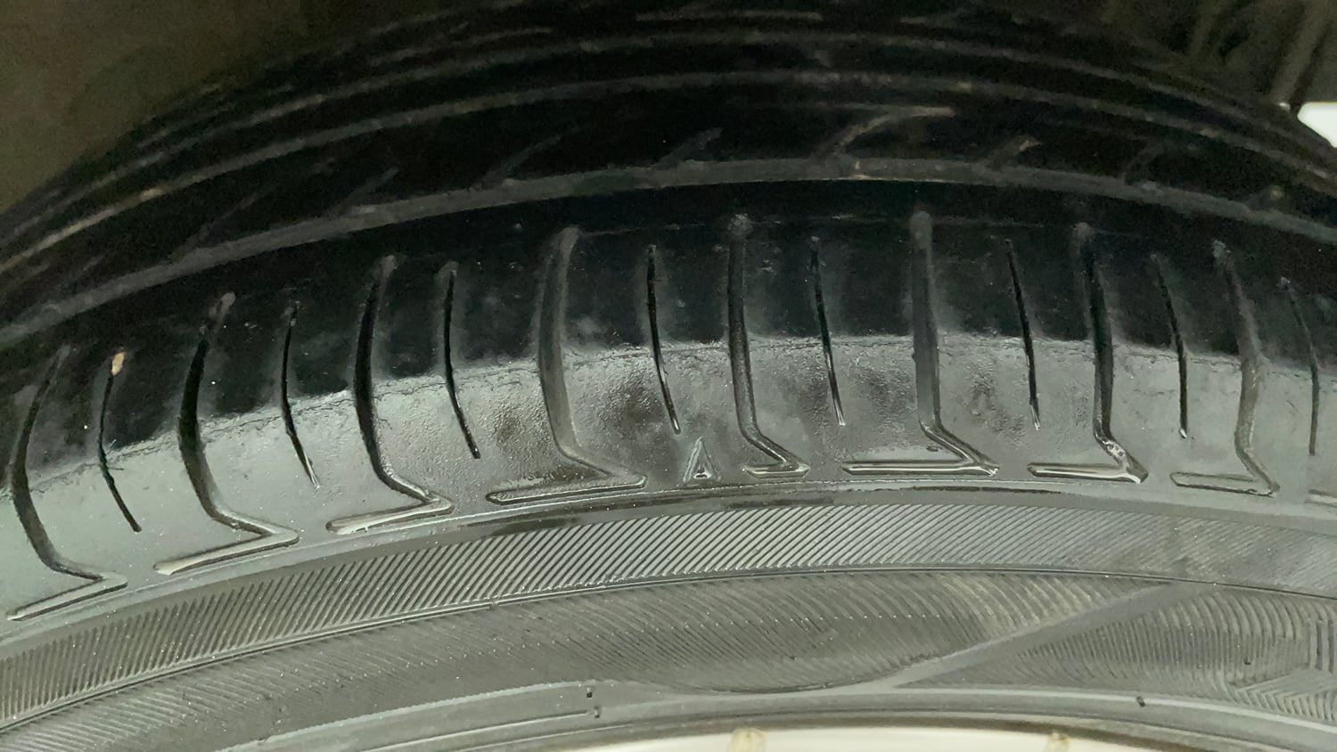 Used 2016 Hyundai Grand i10 Asta 1.2 Kappa VTVT Petrol Manual tyres LEFT REAR TYRE TREAD VIEW