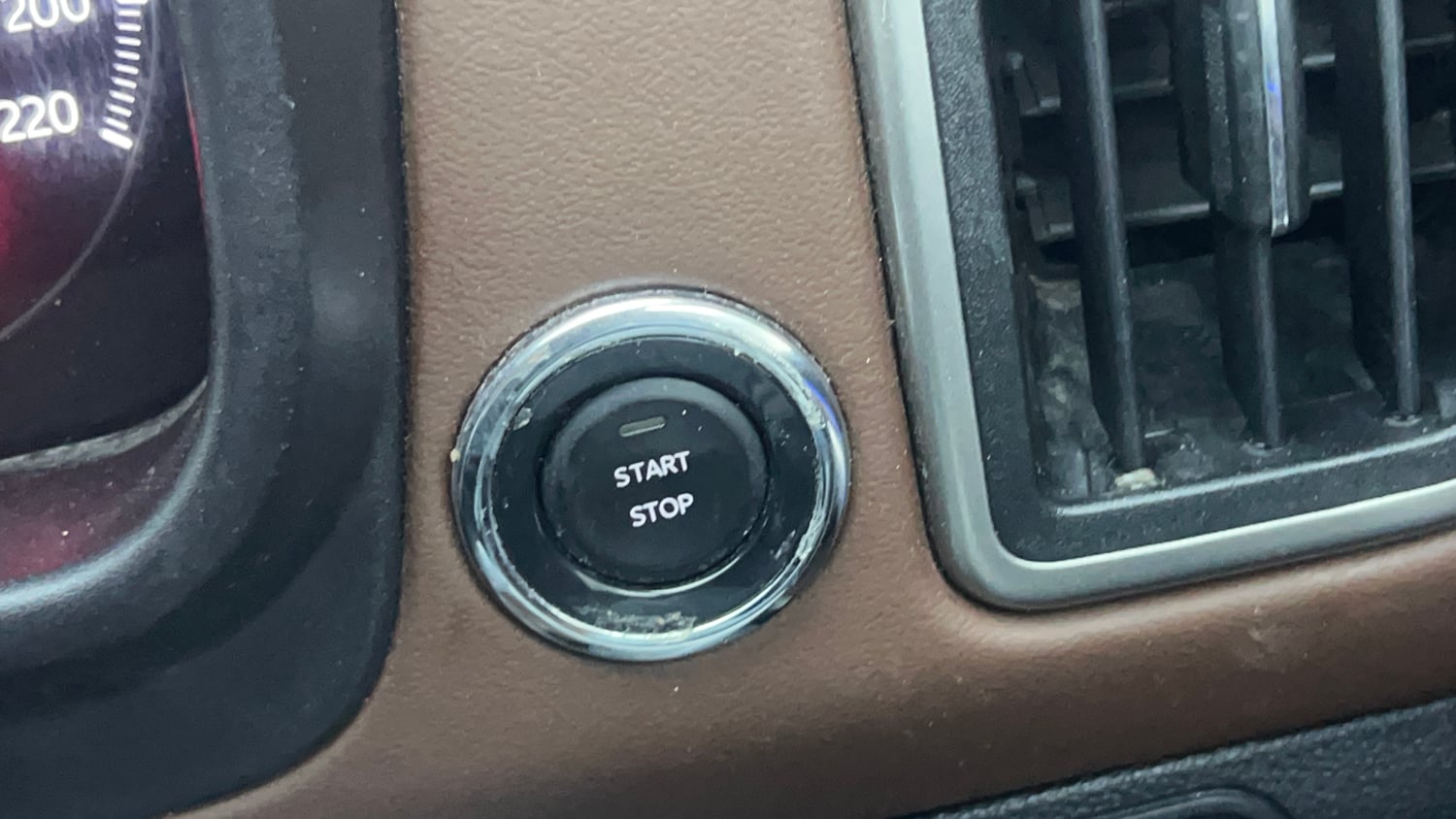 Used 2022 Mahindra Scorpio N Z8 L Petrol AT 7 STR Petrol Automatic top_features Keyless start