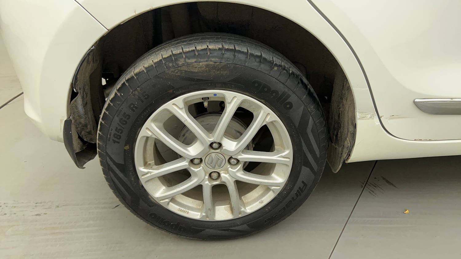 Used 2019 Maruti Suzuki Swift ZXi Petrol Manual tyres RIGHT REAR TYRE RIM VIEW
