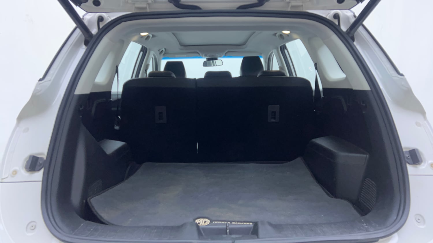 Used 2020 MG Motors Hector Sharp 2.0 Diesel Dual Tone Diesel Manual interior DICKY INSIDE VIEW