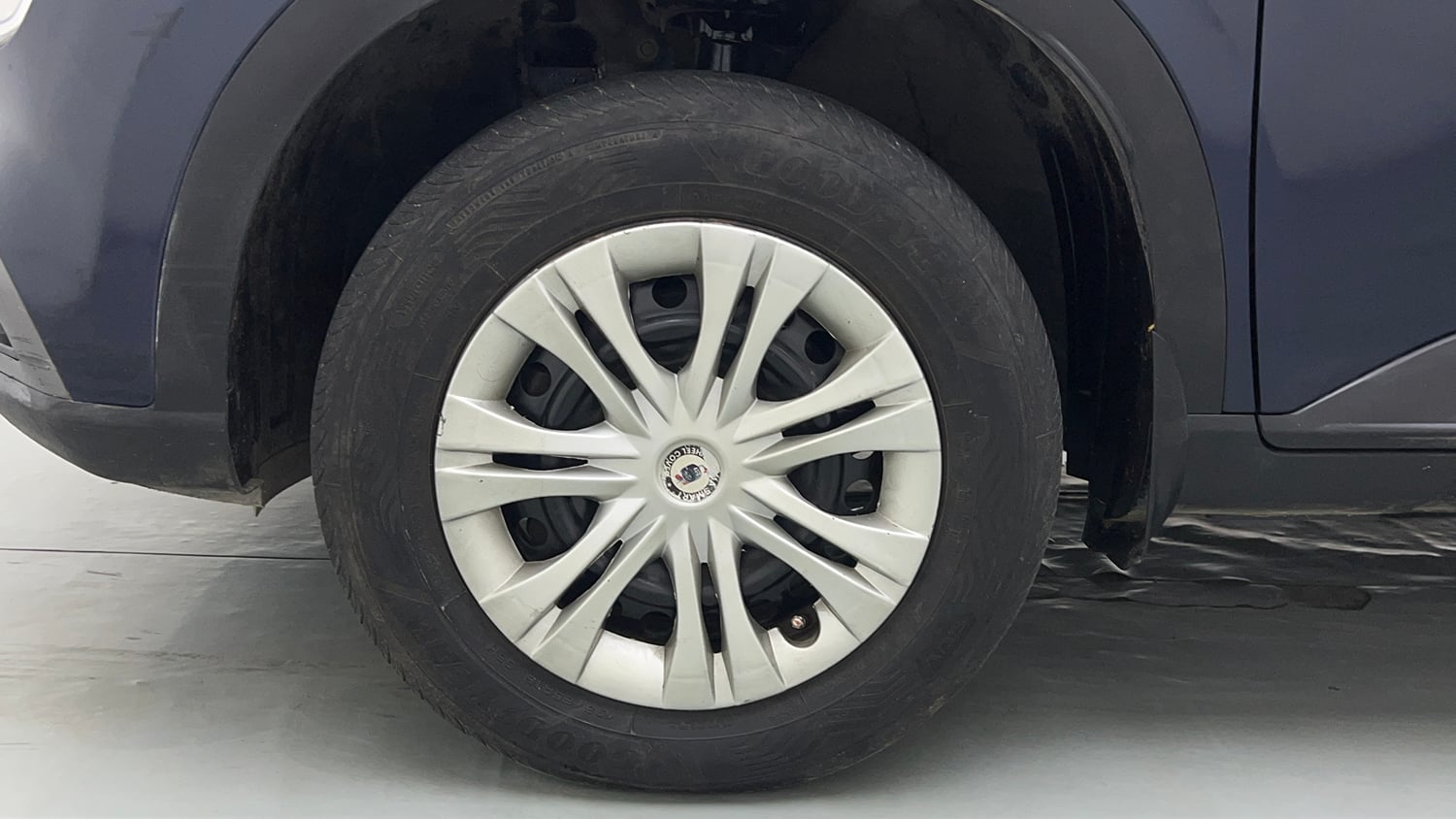 Used 2019 hyundai Venue S 1.0 AT Turbo Petrol Petrol Automatic tyres LEFT FRONT TYRE RIM VIEW