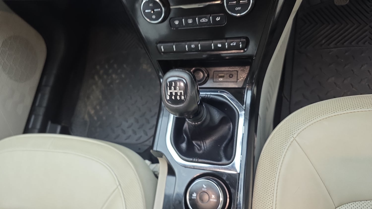 Used 2023 Tata Nexon XZ Plus LUXS Petrol Manual interior GEAR  KNOB VIEW