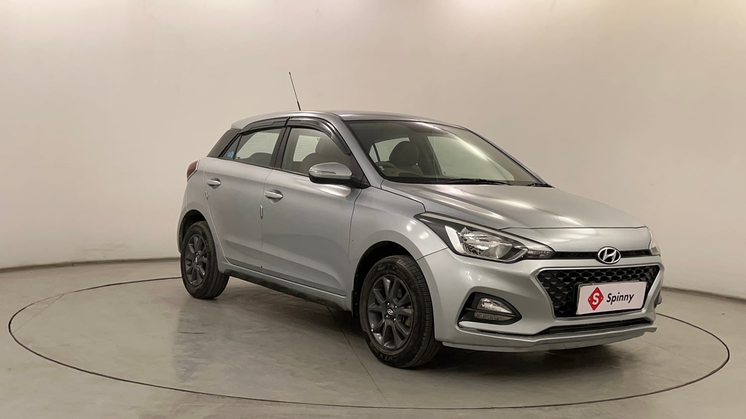 Used 2020 Hyundai Elite i20 Sportz Plus 1.2 Petrol Manual exterior RIGHT FRONT CORNER VIEW