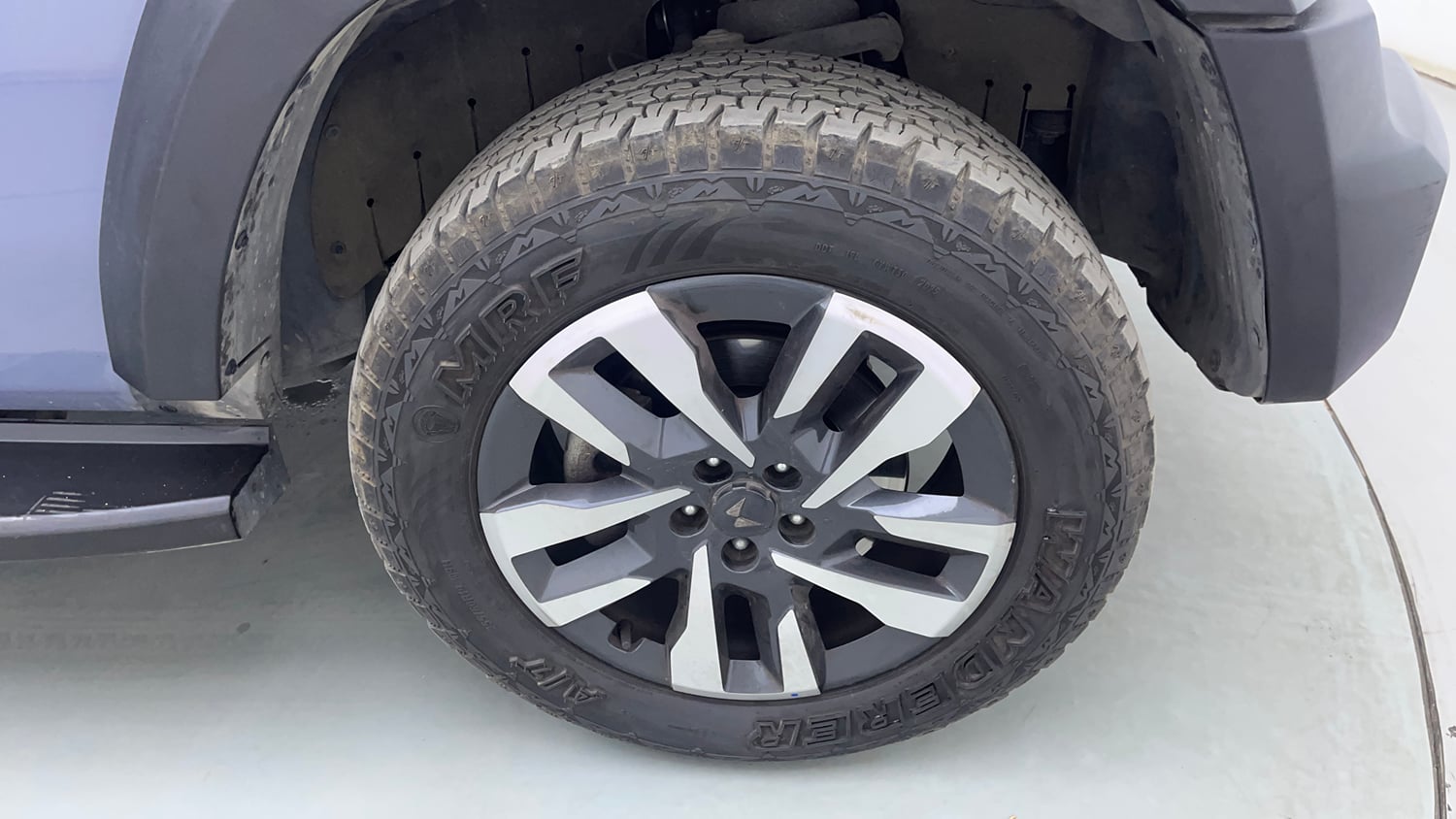 Used 2026 Mahindra Thar Roxx AX7 L Diesel AT 2WD Diesel Automatic tyres RIGHT FRONT TYRE RIM VIEW