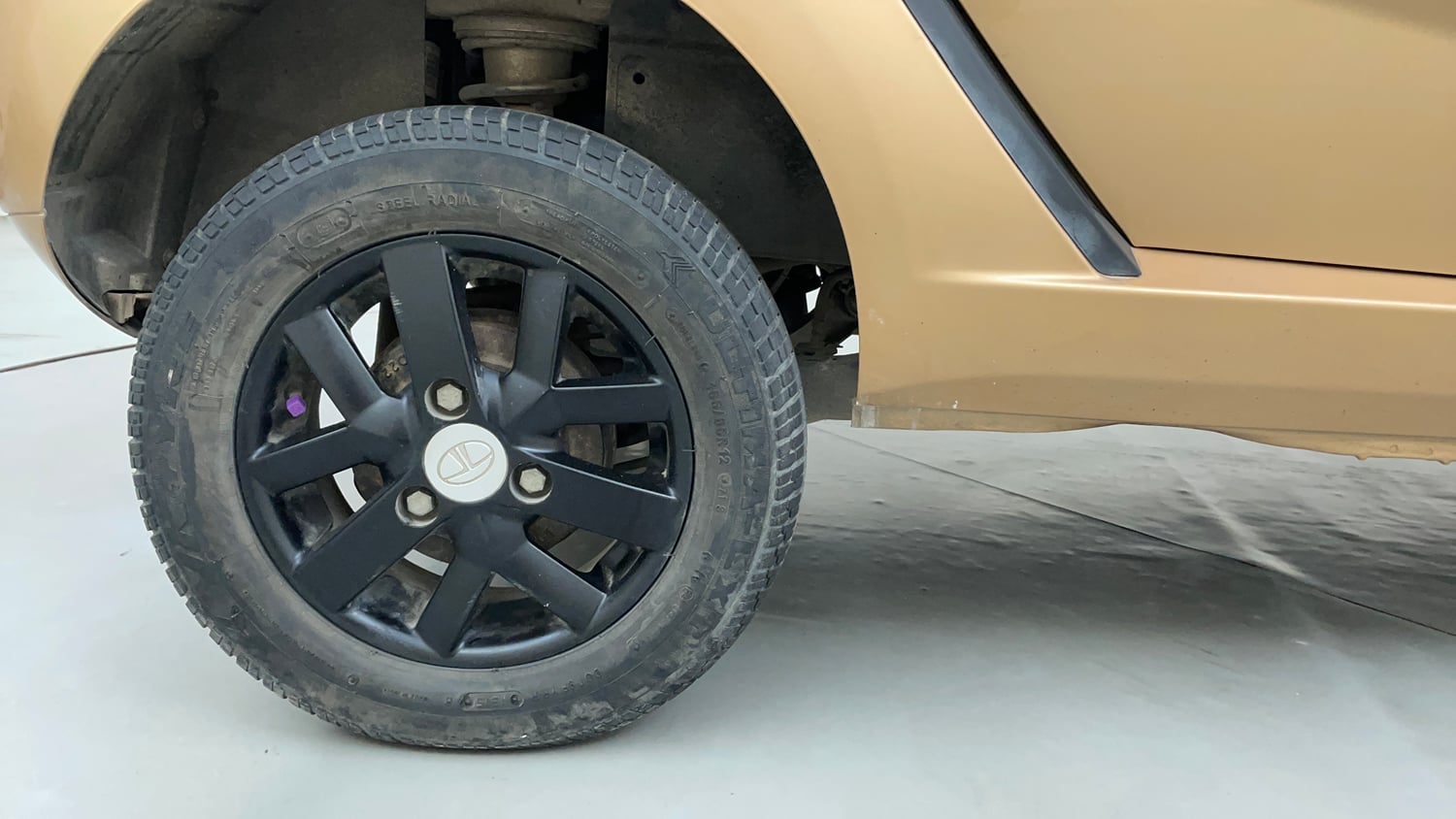 Used 2015 Tata Nano Twist XTA Petrol Automatic tyres RIGHT REAR TYRE RIM VIEW