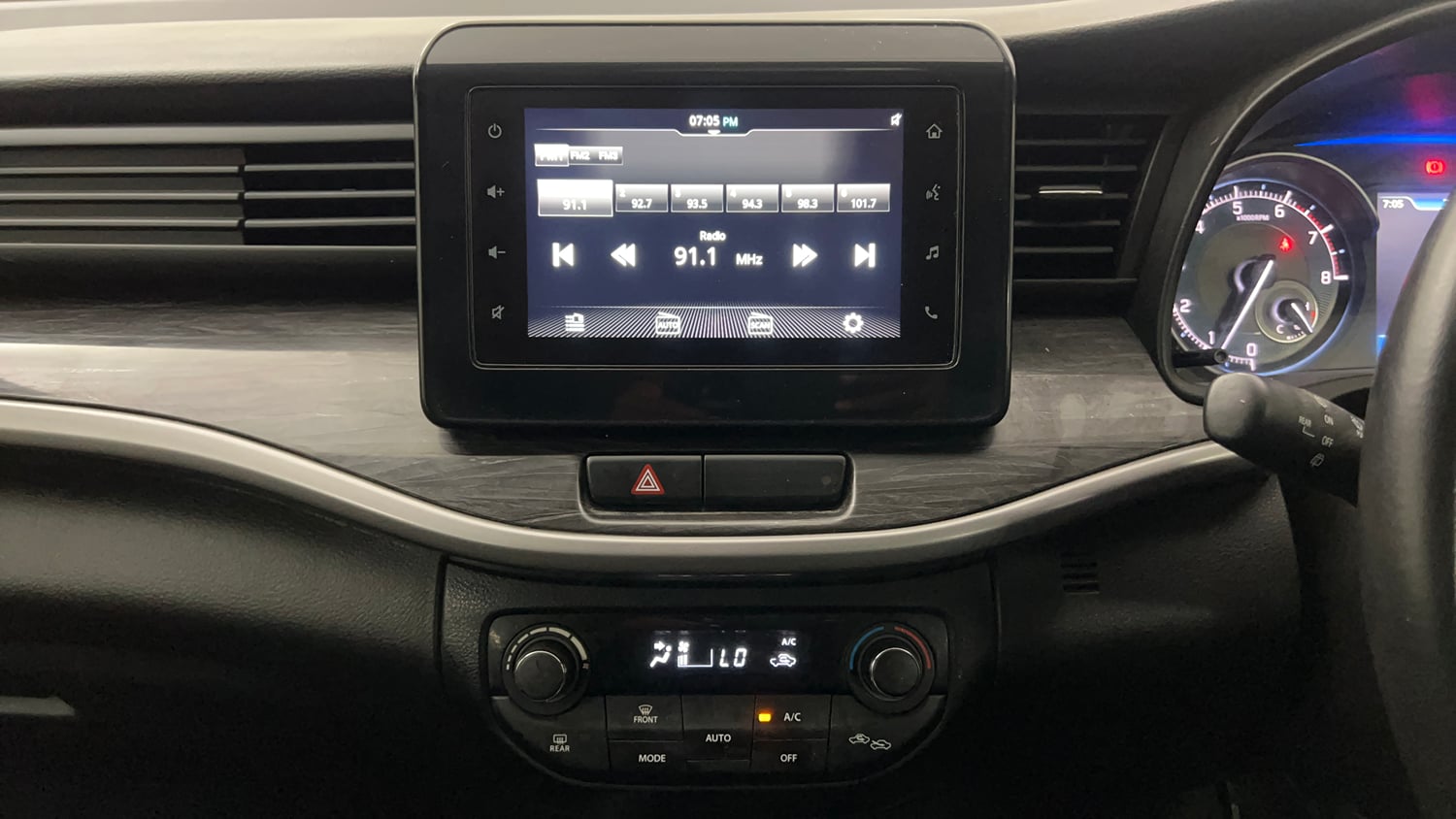 Used 2022 Maruti Suzuki XL6 Alpha MT Petrol Petrol Manual interior MUSIC SYSTEM & AC CONTROL VIEW
