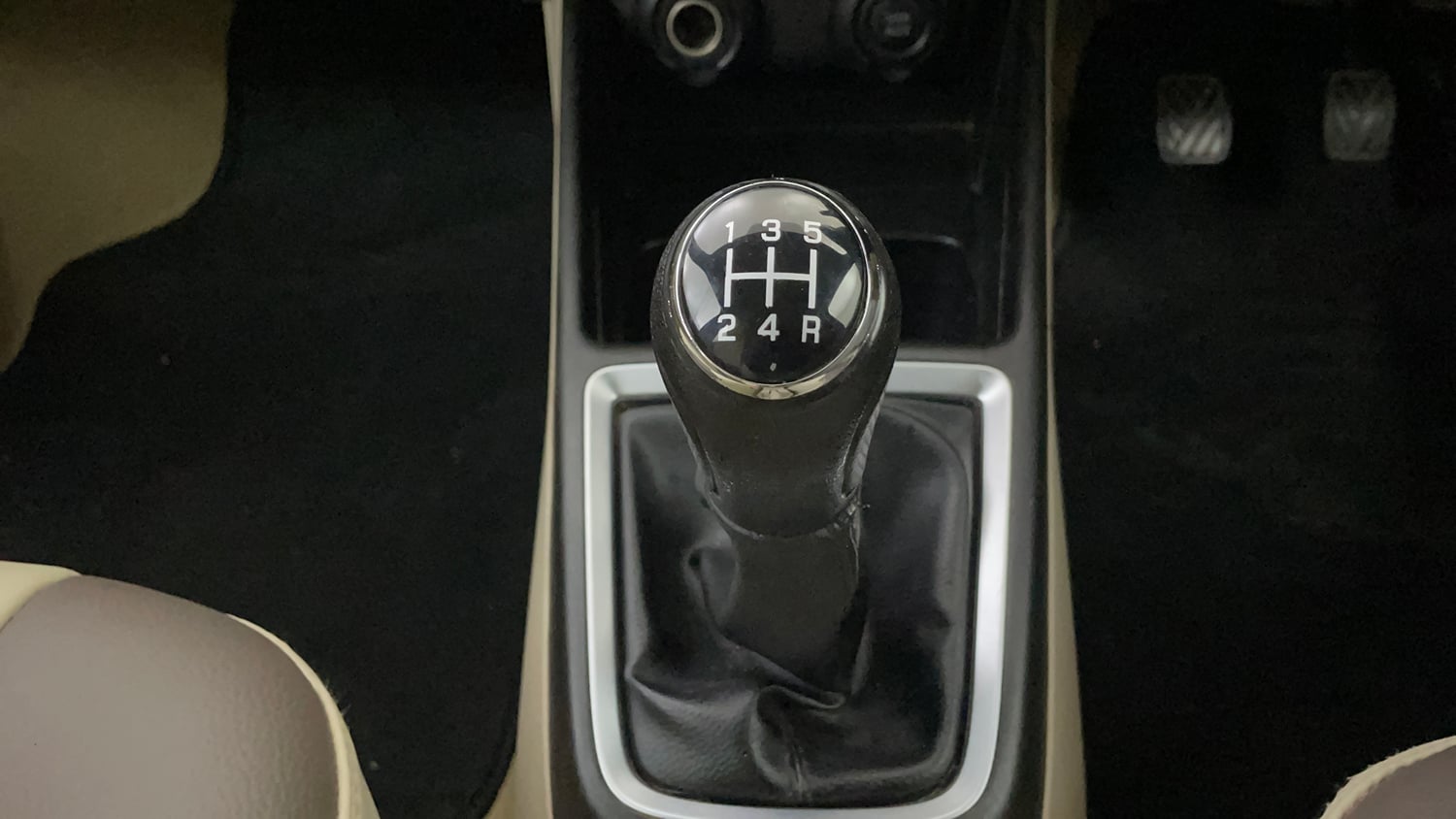 Used 2019 Maruti Suzuki Dzire VXi Petrol Manual interior GEAR  KNOB VIEW