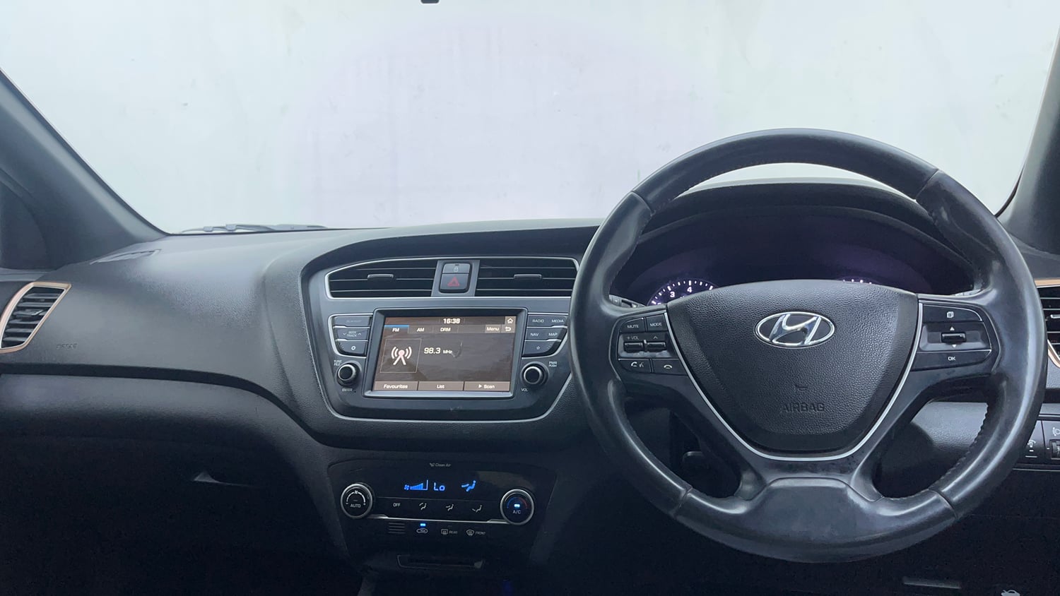 Used 2018 Hyundai i20 Active 1.2 SX Petrol Manual interior DASHBOARD VIEW