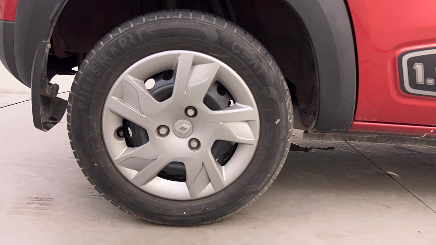 Used 2021 Renault Kwid RXT 1.0 AMT (O) Petrol Automatic tyres RIGHT REAR TYRE RIM VIEW