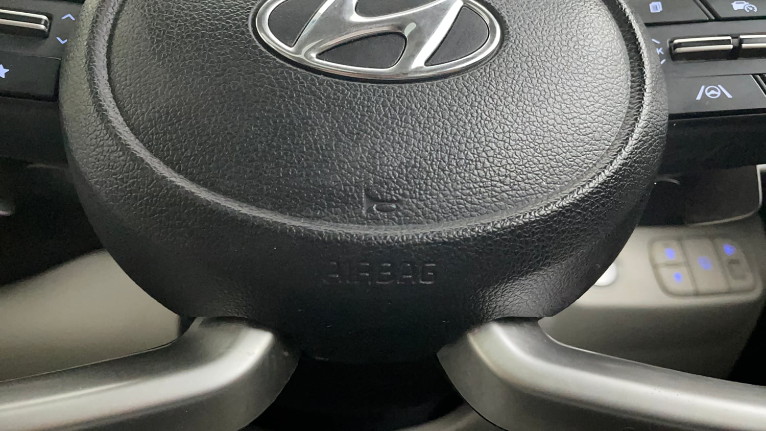 Used 2024 Hyundai Venue SX (O) 1.0 Turbo DCT Petrol Automatic top_features Airbags