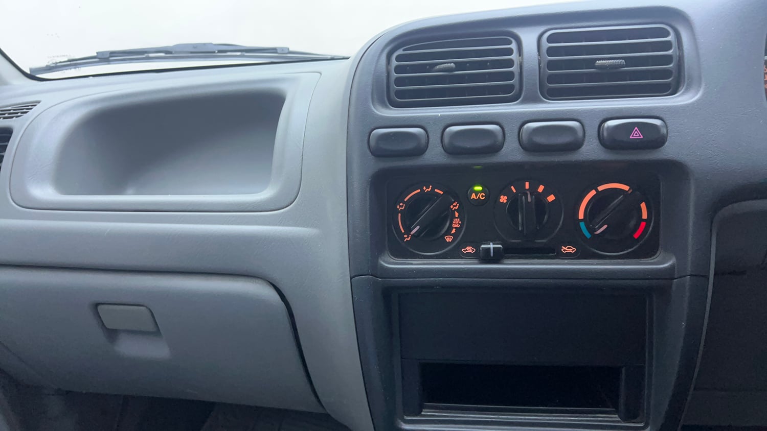 Used 2013 Maruti Suzuki Alto K10 VXi Petrol Manual interior MUSIC SYSTEM & AC CONTROL VIEW