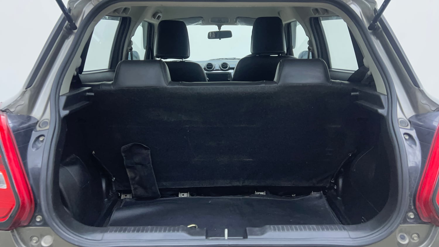 Used 2022 Maruti Suzuki Swift VXi Petrol Manual interior DICKY INSIDE VIEW