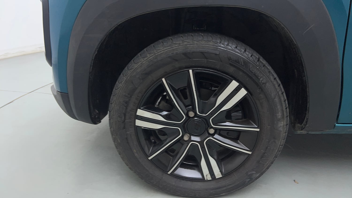 Used 2025 Renault Kwid CLIMBER 1.0 MT Petrol Manual tyres LEFT FRONT TYRE RIM VIEW