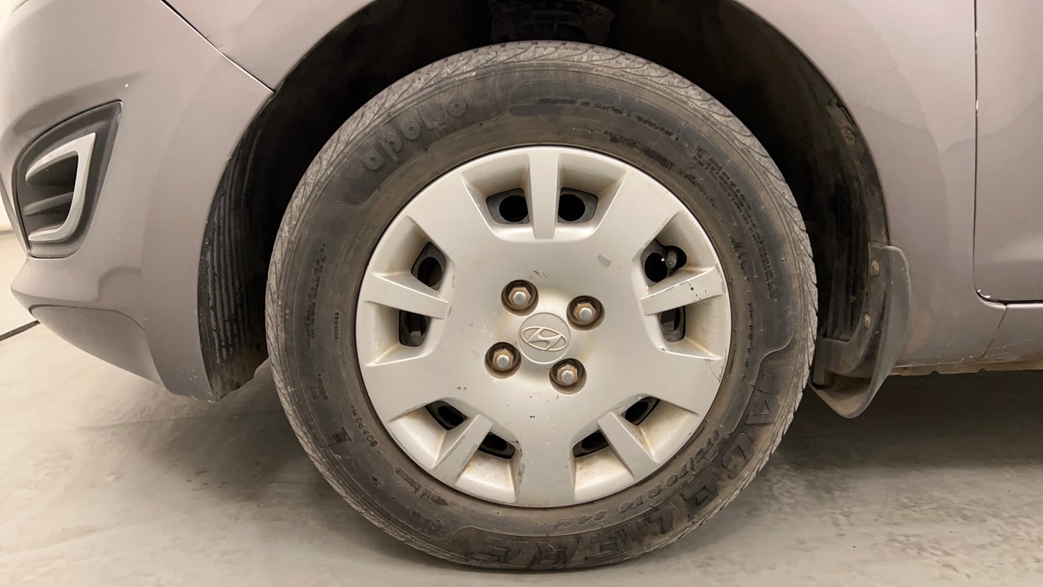 Used 2013 Hyundai i20 Magna 1.2 Petrol Manual tyres LEFT FRONT TYRE RIM VIEW