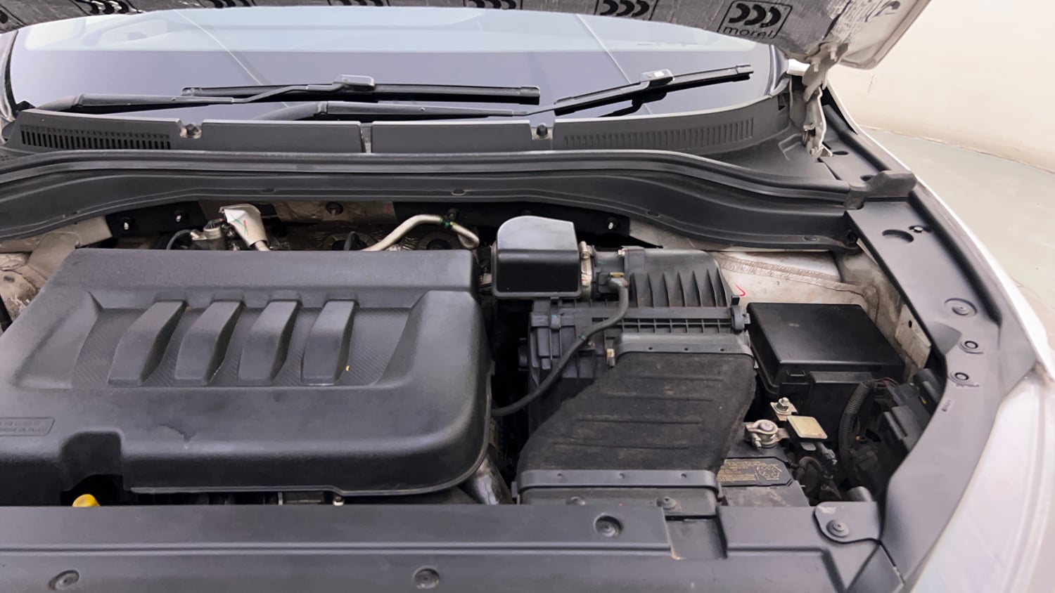 Used 2022 Mahindra XUV700 AX 5 Diesel AT 7 STR Diesel Automatic engine ENGINE LEFT SIDE HINGE & APRON VIEW
