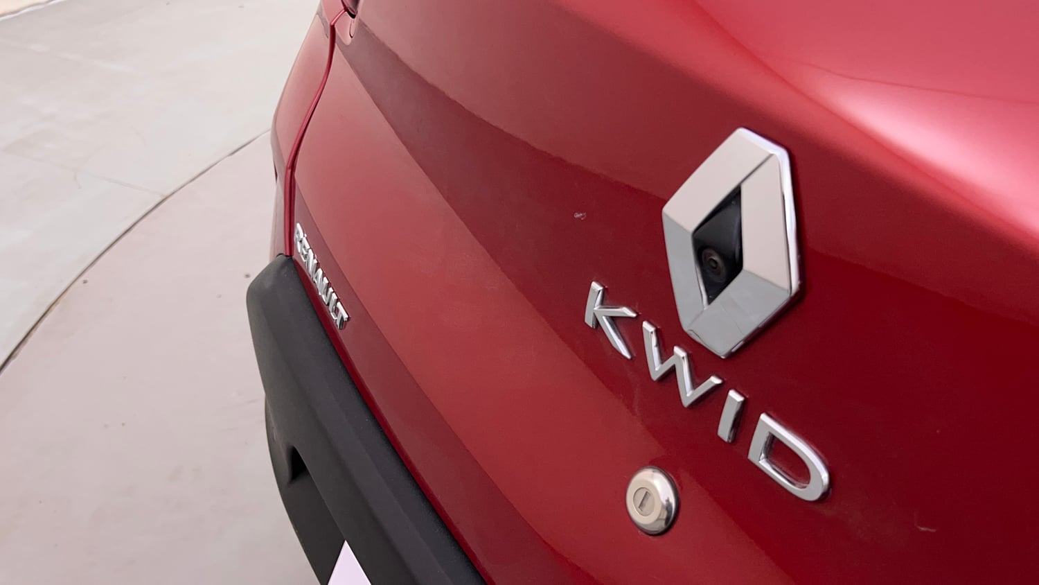Used 2021 Renault Kwid RXT 1.0 AMT (O) Petrol Automatic top_features Rear camera