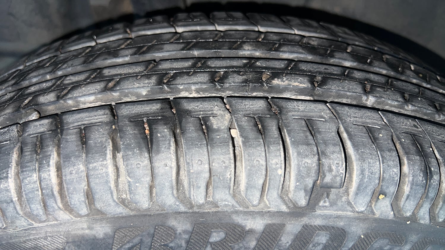 Used 2019 Maruti Suzuki Swift VXi AMT Petrol Automatic tyres RIGHT REAR TYRE TREAD VIEW