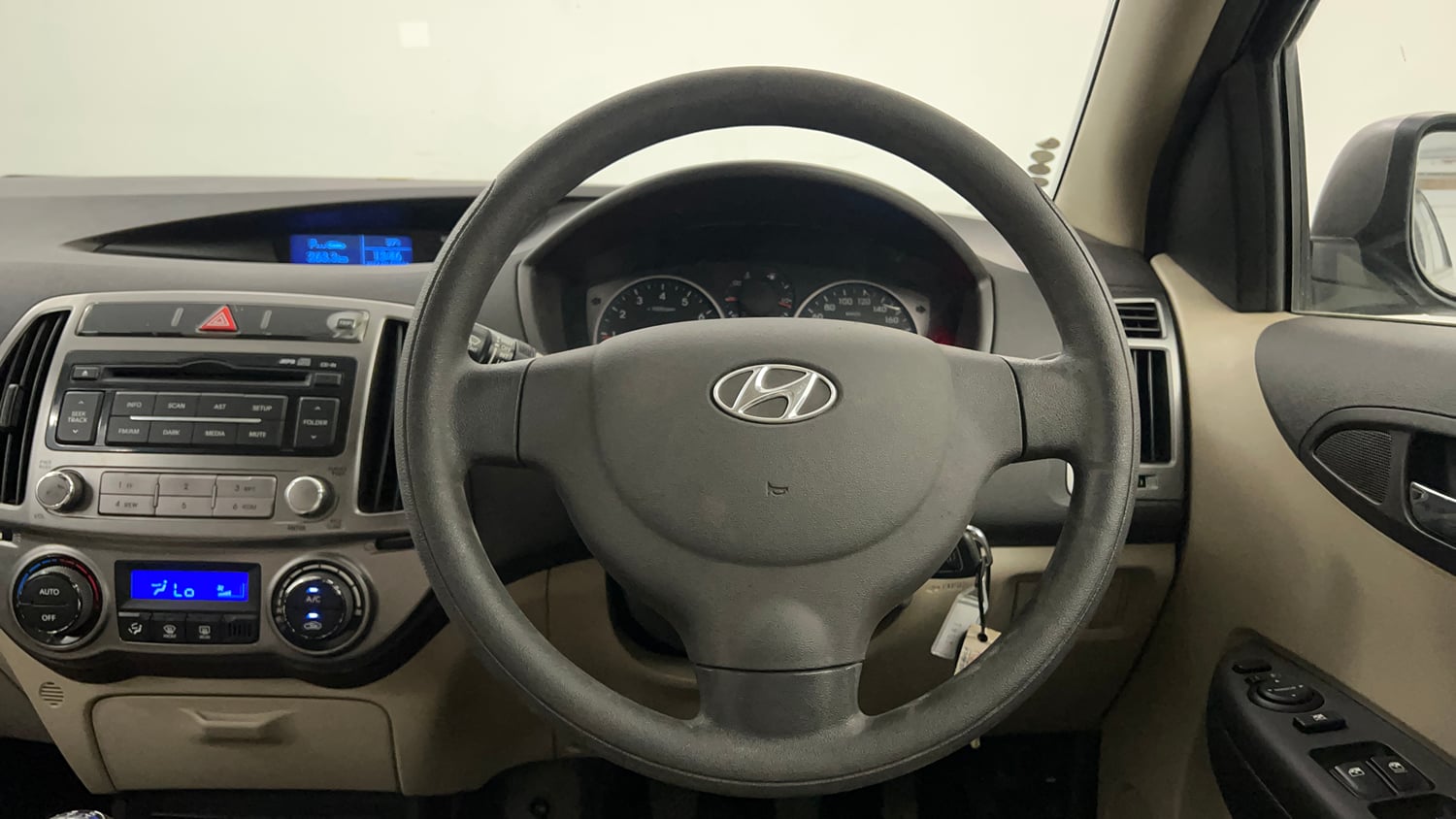 Used 2013 Hyundai i20 Magna 1.2 Petrol Manual interior STEERING VIEW
