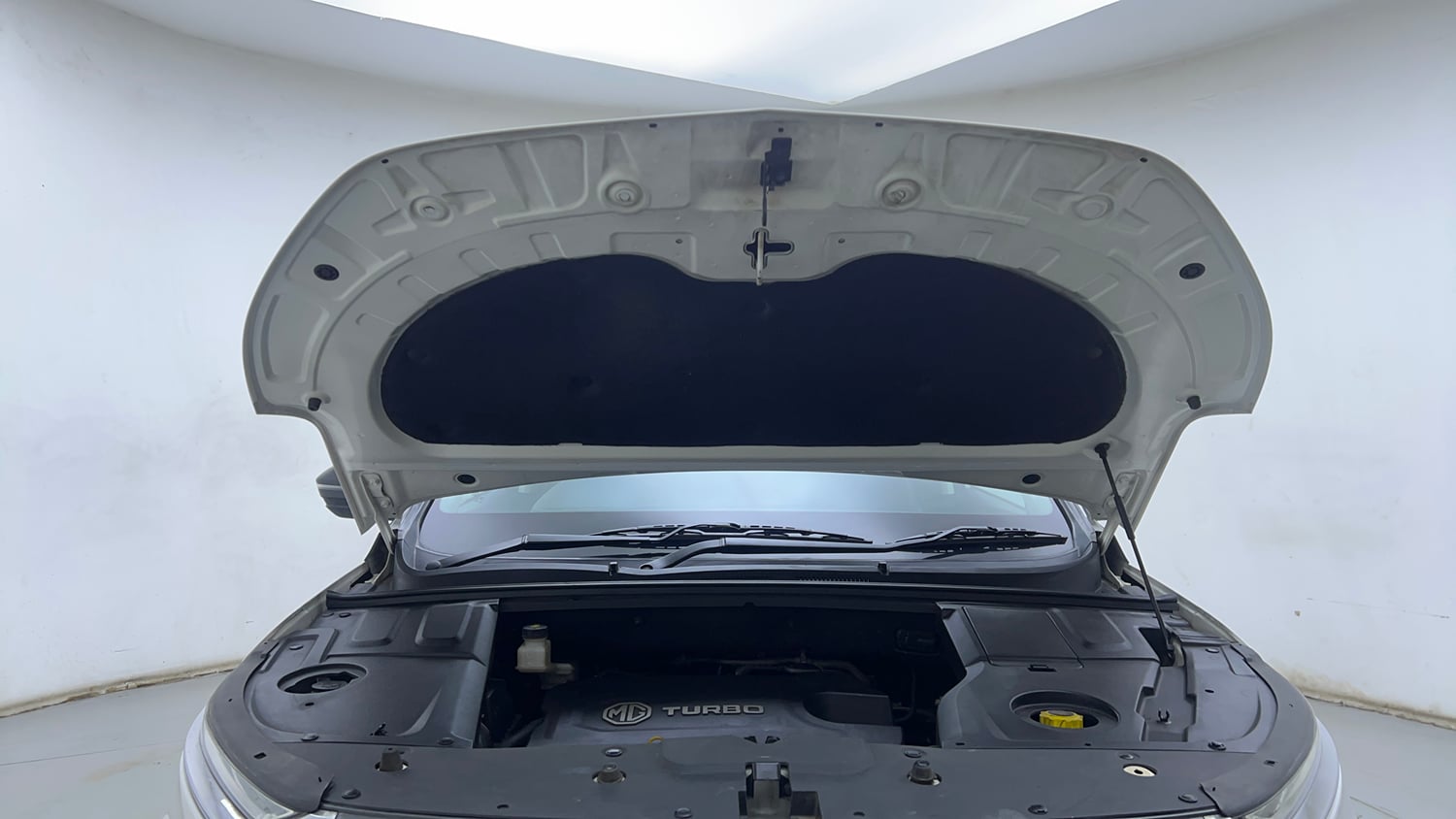 Used 2020 MG Motors Hector Sharp 2.0 Diesel Dual Tone Diesel Manual engine ENGINE & BONNET OPEN FRONT VIEW
