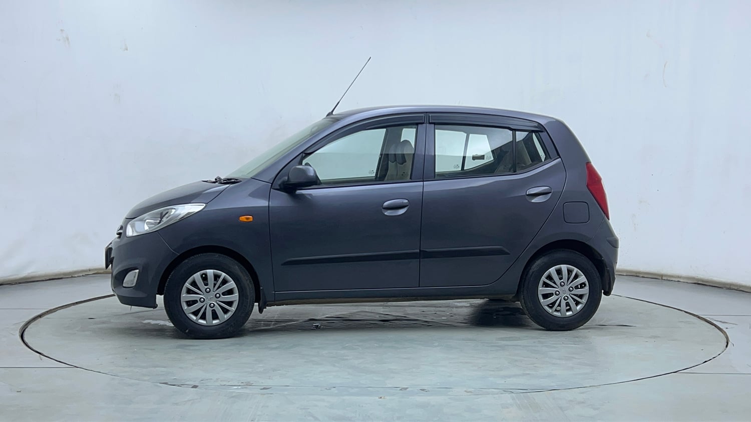 Used 2016 Hyundai i10 Sportz 1.1 iRDE2 Petrol Manual exterior LEFT SIDE VIEW