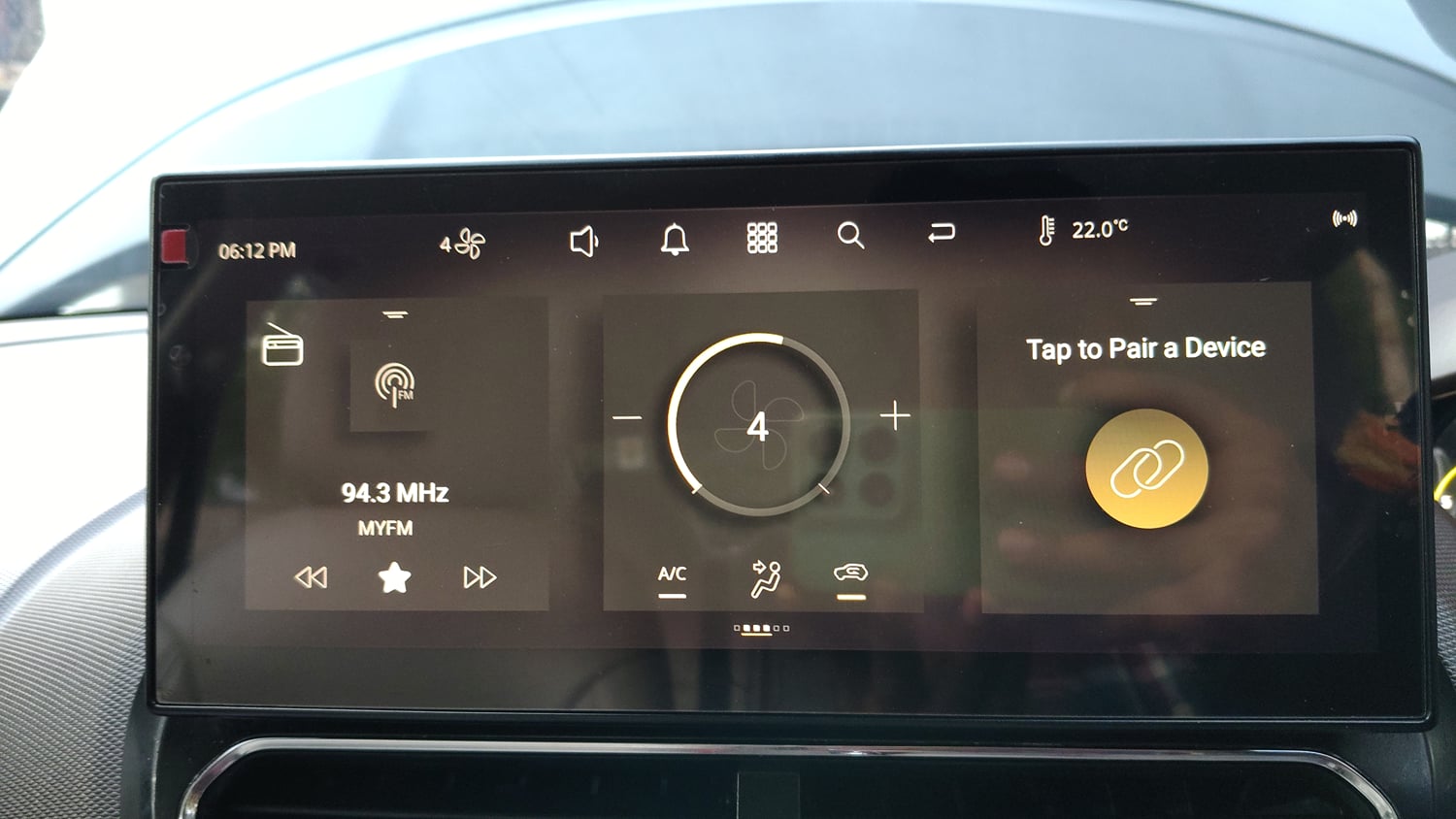 Used 2025 Tata Tigor XZ Plus LUX Petrol Manual top_features Integrated (in-dash) music system