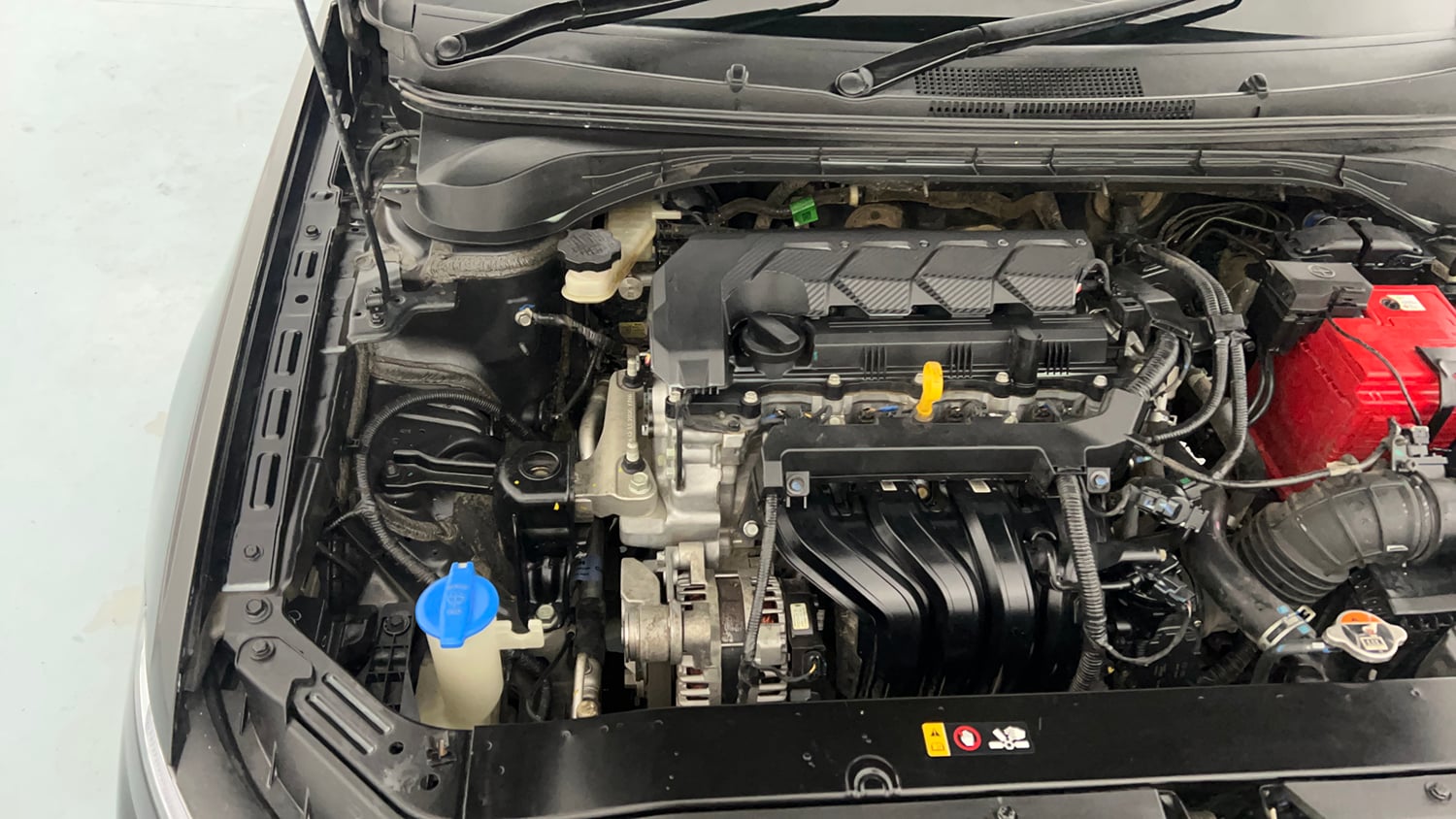 Used 2023 Hyundai Verna SX 1.5 Petrol MT Petrol Manual engine ENGINE RIGHT SIDE VIEW