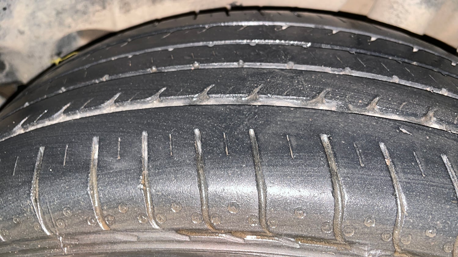 Used 2022 Maruti Suzuki XL6 Alpha Plus AT Petrol Petrol Automatic tyres LEFT REAR TYRE TREAD VIEW