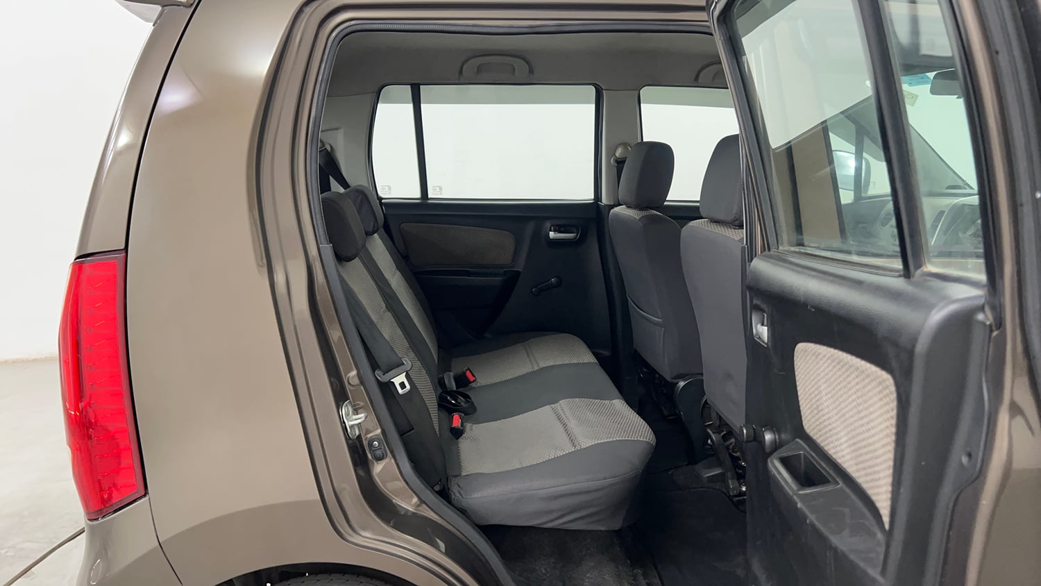 Used 2015 Maruti Suzuki Wagon R LXI CNG Cng Manual interior RIGHT SIDE REAR DOOR CABIN VIEW