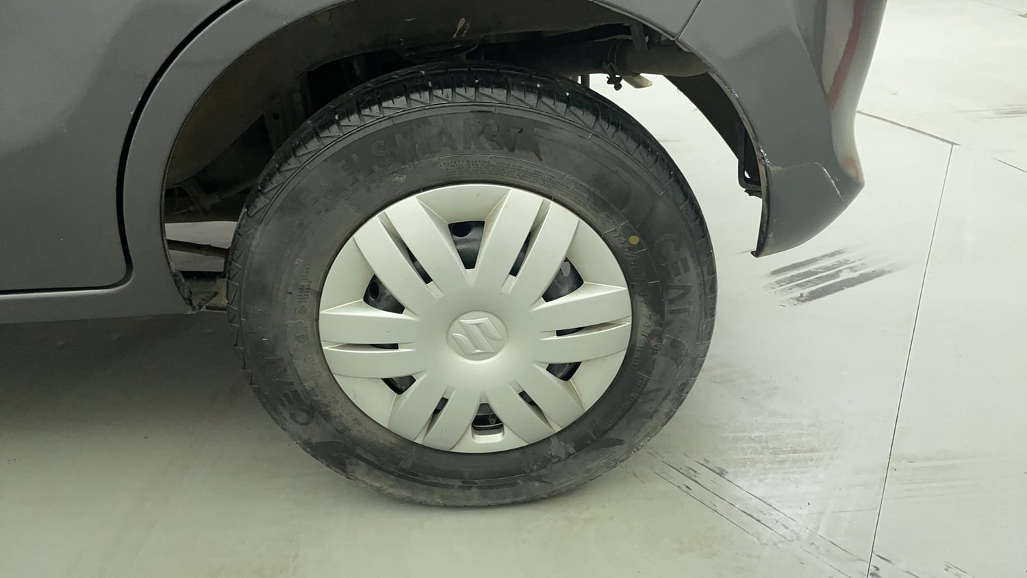Used 2022 Maruti Suzuki Alto 800 VXi Petrol Manual tyres LEFT REAR TYRE RIM VIEW