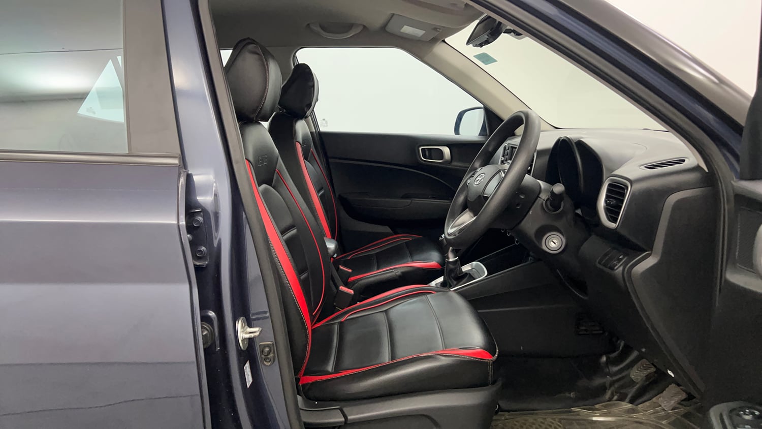 Used 2020 Hyundai Venue S 1.0 Turbo Petrol Manual interior RIGHT SIDE FRONT DOOR CABIN VIEW