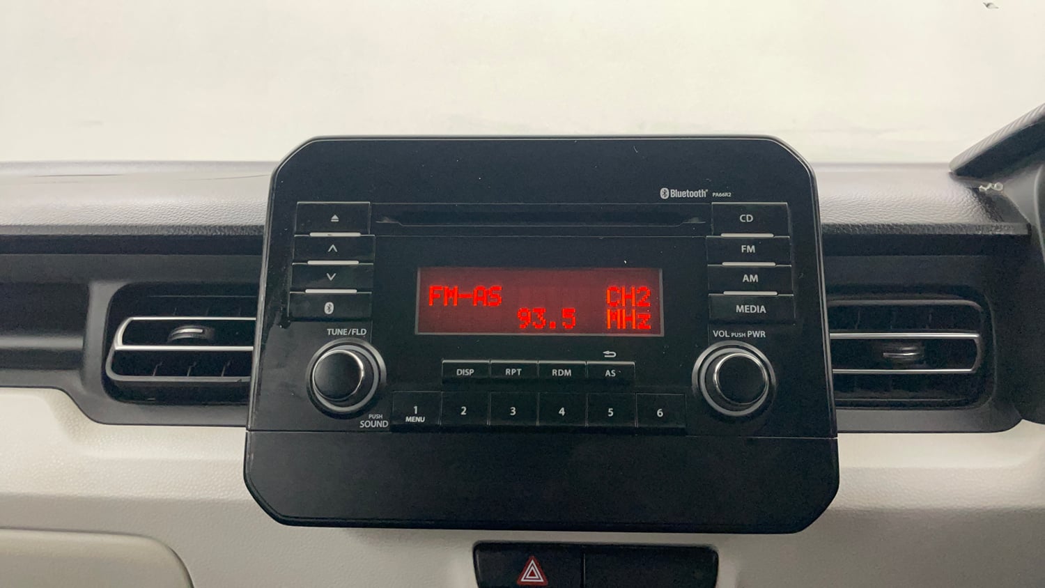Used 2022 Maruti Suzuki Ignis Delta 1.2 MT Petrol Manual interior MUSIC SYSTEM & AC CONTROL VIEW