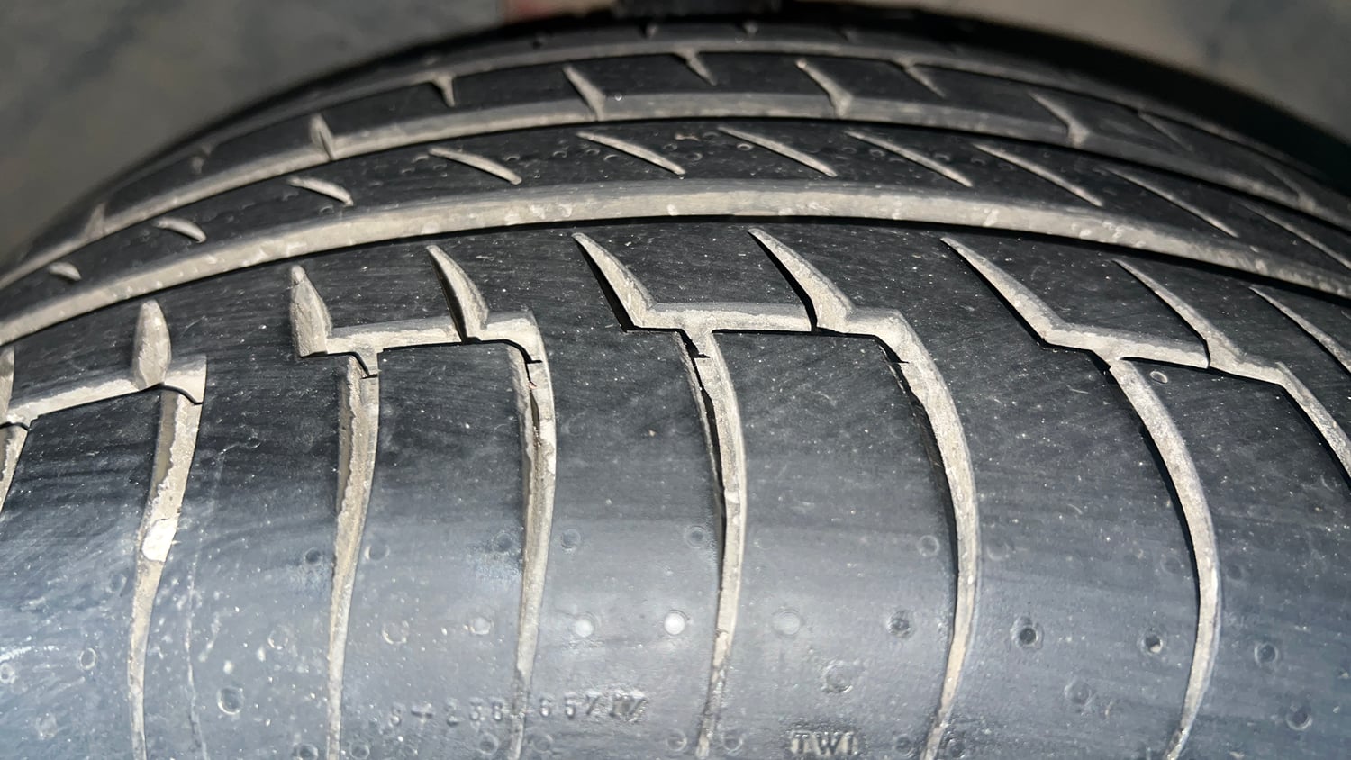 Used 2019 Mercedes-Benz GLA 200 Urban Edition Petrol Automatic tyres RIGHT FRONT TYRE TREAD VIEW