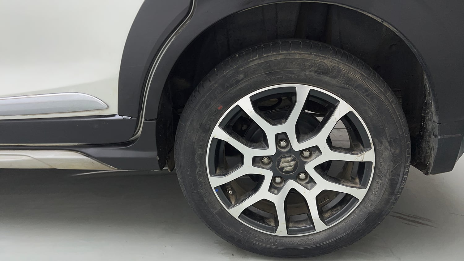 Used 2022 Maruti Suzuki XL6 Alpha Plus MT Petrol Petrol Manual tyres LEFT REAR TYRE RIM VIEW