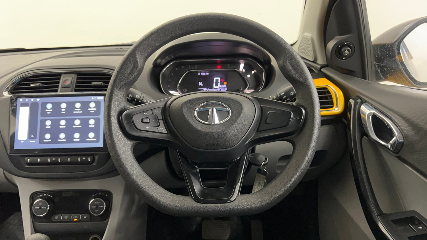 Used 2020 Tata Tiago XZA Plus Petrol Automatic interior STEERING VIEW