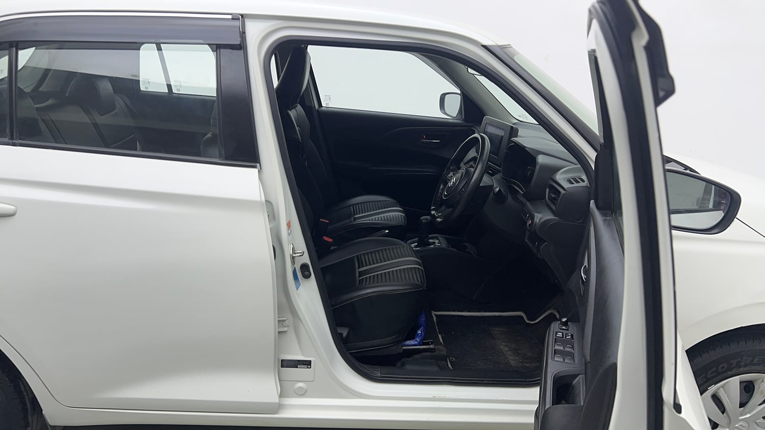 Used 2024 Maruti Suzuki Swift VXi (O) AMT Petrol Automatic interior RIGHT SIDE FRONT DOOR CABIN VIEW