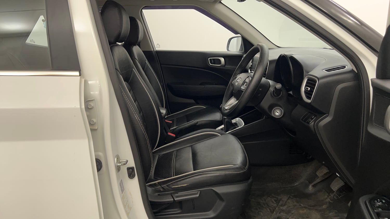 Used 2021 Hyundai Venue SX 1.0 Turbo Petrol Manual interior RIGHT SIDE FRONT DOOR CABIN VIEW