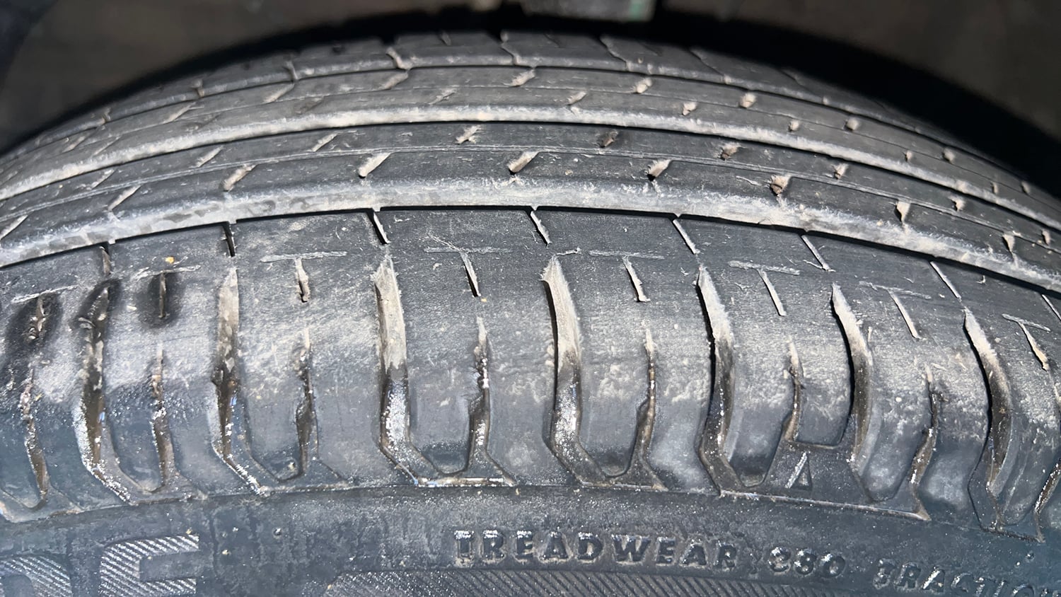 Used 2019 Maruti Suzuki Swift VXi AMT Petrol Automatic tyres LEFT FRONT TYRE TREAD VIEW