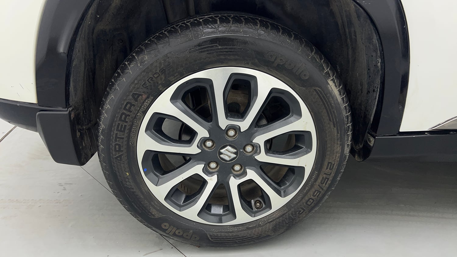 Used 2023 Maruti Suzuki Grand Vitara Alpha Plus Intelligent Hybrid eCVT Hybrid Automatic tyres RIGHT REAR TYRE RIM VIEW