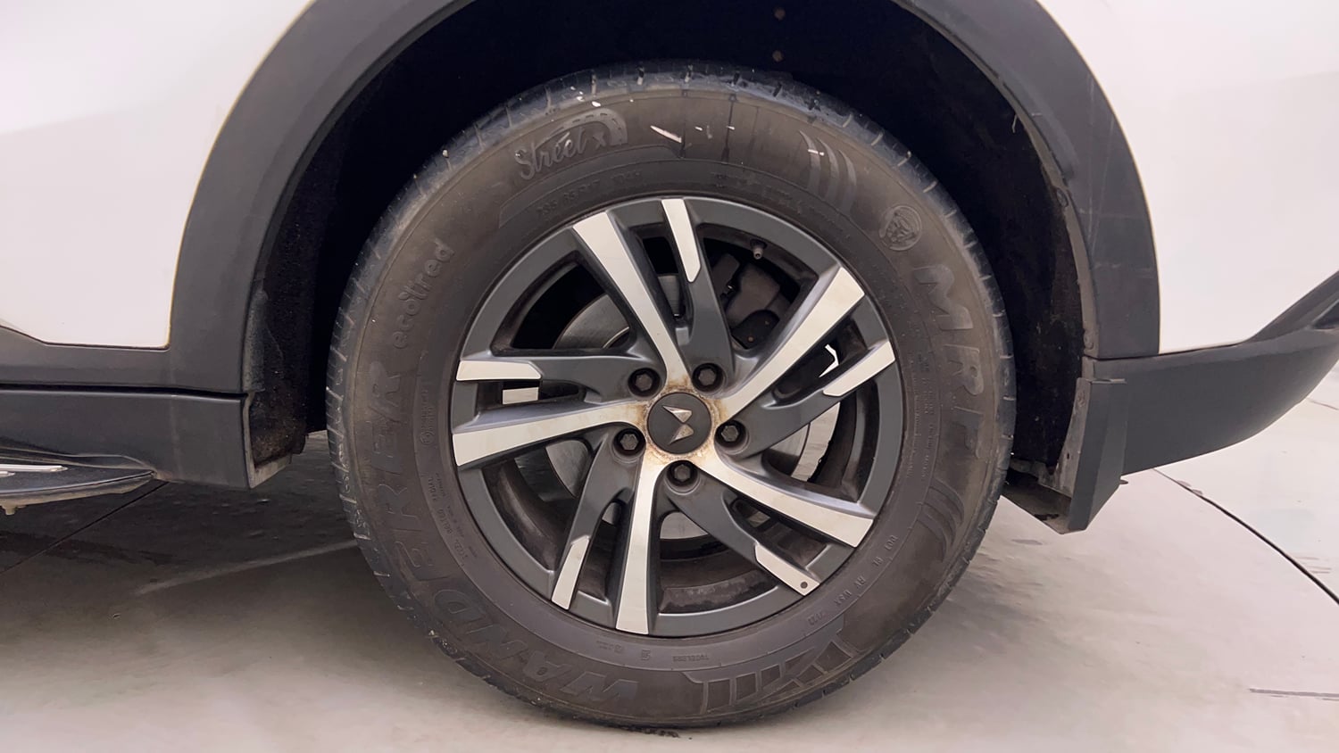 Used 2022 Mahindra XUV700 AX 5 Diesel AT 7 STR Diesel Automatic tyres LEFT REAR TYRE RIM VIEW