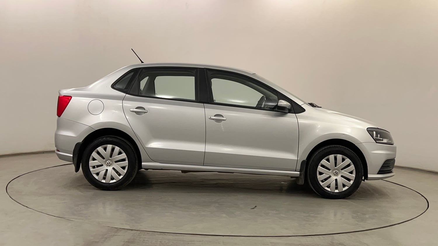 Used 2018 Volkswagen Ameo Comfortline 1.2L (P) Petrol Manual exterior RIGHT SIDE VIEW