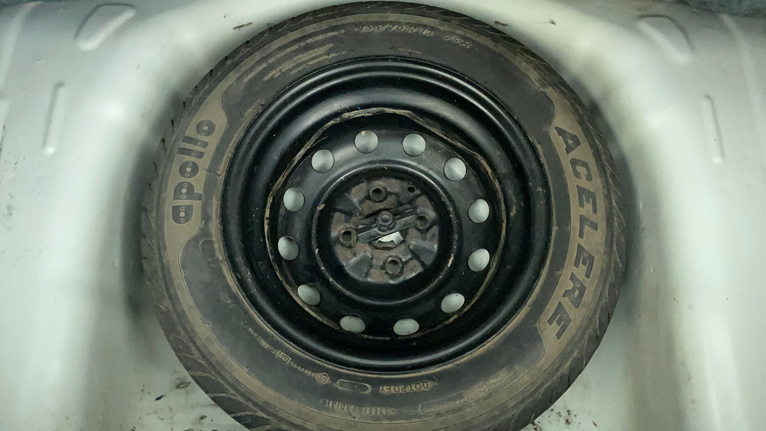 Used 2015 Hyundai Eon Magna + Petrol Manual tyres SPARE TYRE VIEW