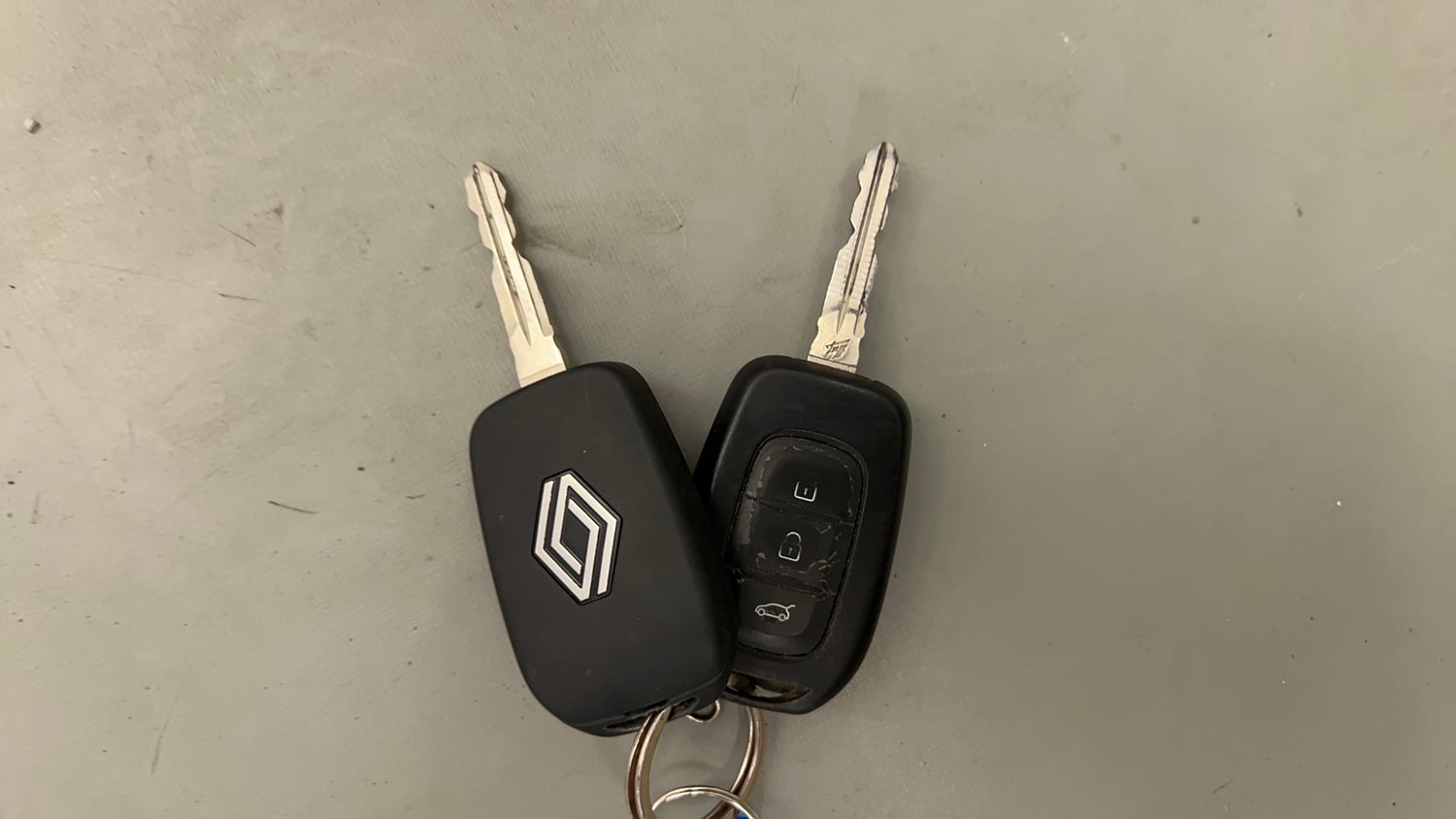 Used 2025 Renault Triber Evolution Petrol Manual extra CAR KEY VIEW