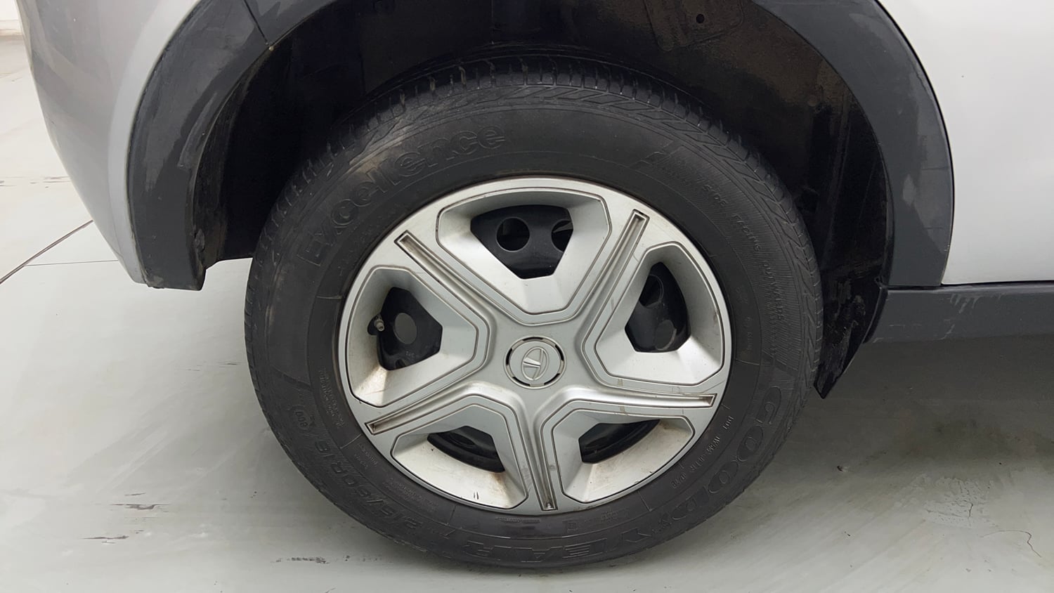 Used 2019 Tata Nexon XMA Petrol Petrol Automatic tyres RIGHT REAR TYRE RIM VIEW
