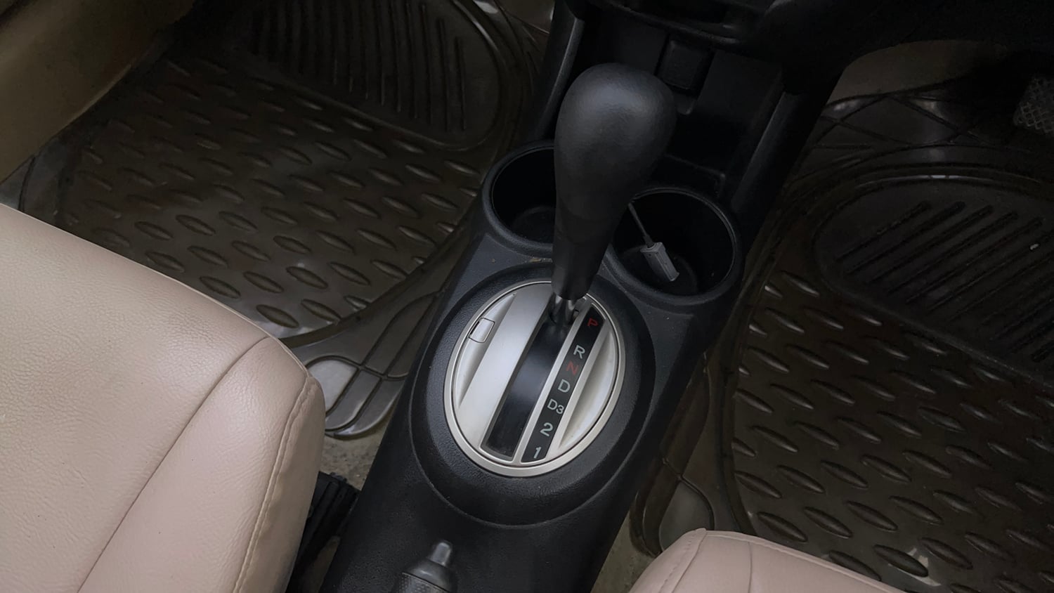 Used 2013 Honda Amaze 1.2 VX AT i-VTEC Petrol Automatic interior GEAR  KNOB VIEW