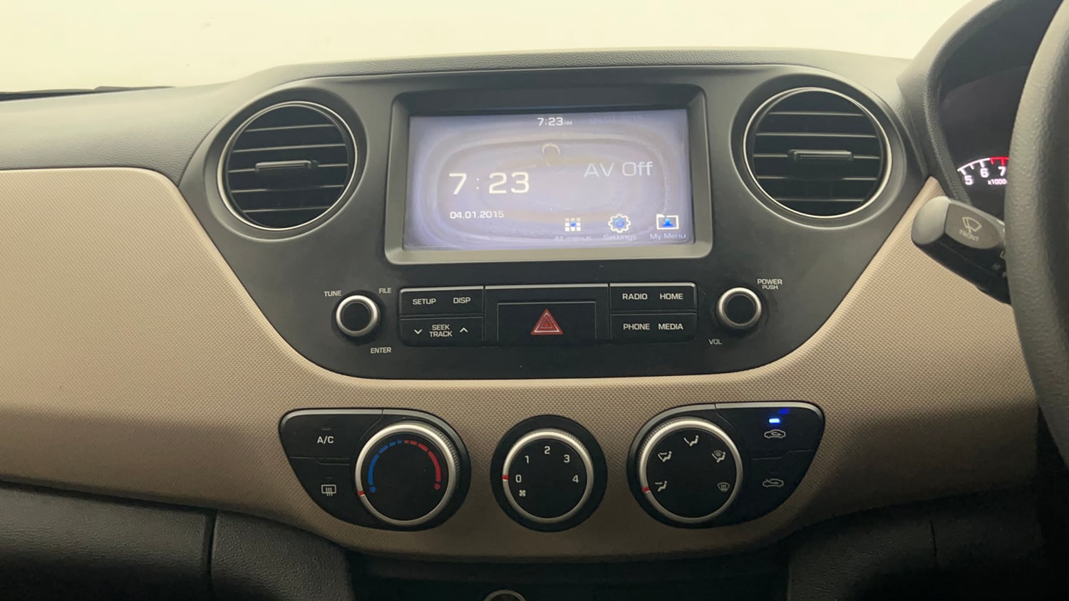 Used 2017 Hyundai Grand i10 Sportz (O) 1.2 Kappa VTVT Petrol Manual top_features Integrated (in-dash) music system