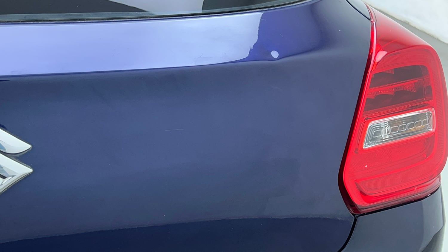 Used 2019 Maruti Suzuki Swift VXi AMT Petrol Automatic dents MINOR DENT