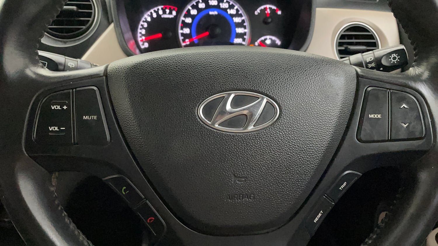 Used 2016 Hyundai Grand i10 Asta 1.2 Kappa VTVT Petrol Manual top_features Steering mounted controls