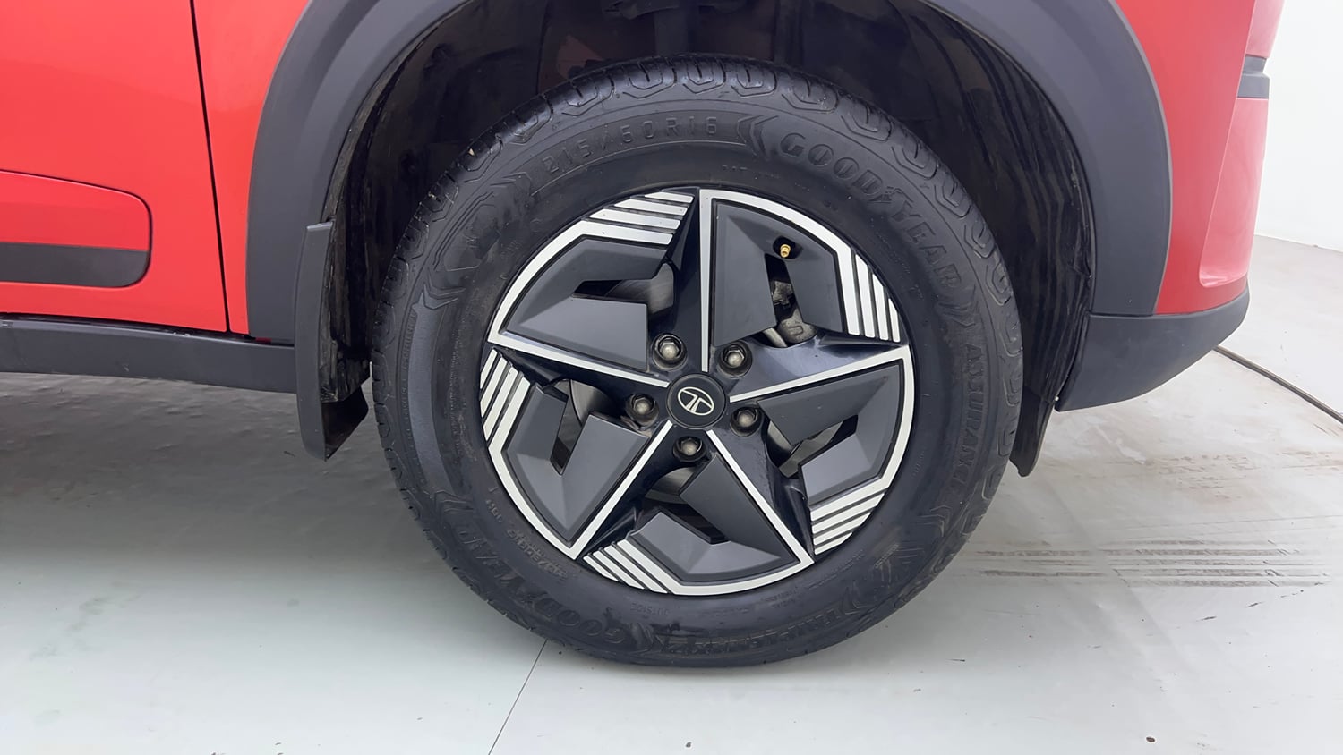 Used 2024 Tata Nexon Creative Plus 1.2 Revotron Petrol 6MT Petrol Manual tyres RIGHT FRONT TYRE RIM VIEW