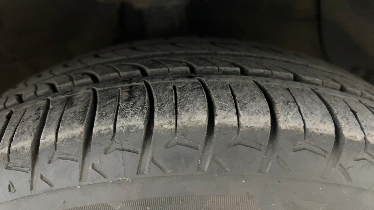 Used 2018 Hyundai Grand i10 Sportz (O) AT 1.2 Kappa VTVT Petrol Automatic tyres RIGHT FRONT TYRE TREAD VIEW